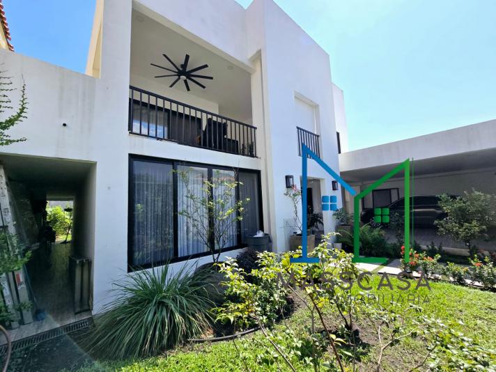 SE VENDE CASA EN RESIDENCIAL EL PEDREGAL