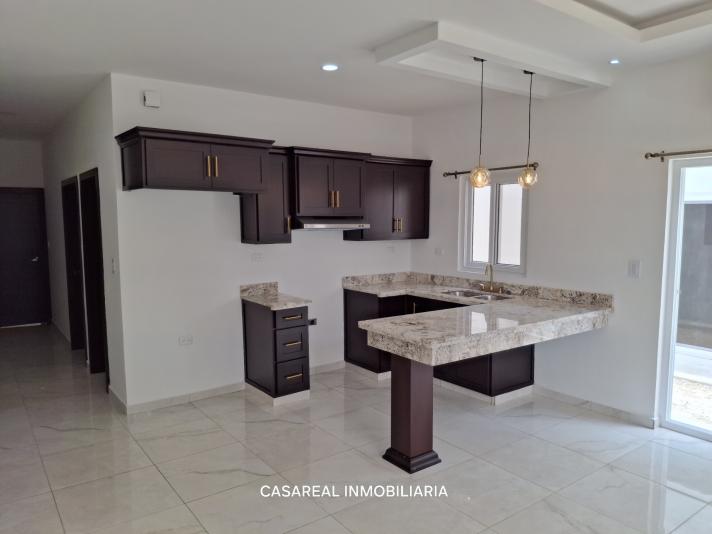 SE ALQUILA APARTAMENTO EN COLONIA TARA