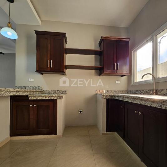 Se Alquila Apartamento En Residencial Casa Maya Precio: L.18,000/M + L.1,500 de Seguridad • Sala • Comedor • Cocina con muebles de madera • 2 Habitaciones climatizadas • 2 Ba&ntilde;os • Lavander&iacute;a interna • Balc&oacute;n • Estacionamiento 2 veh&iacute;culo • Circuito cerrado • Seguridad • No mascotas AMENIDADES • &Aacute;reas verdes • &Aacute;rea de juegos para ni&ntilde;os • &Aacute;rea social